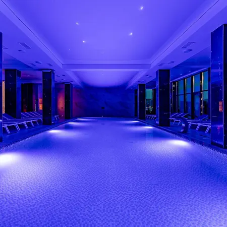 Elena Hotel *