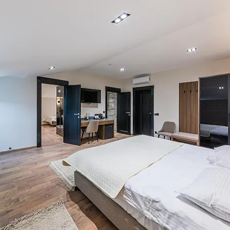 Hotel Elena *